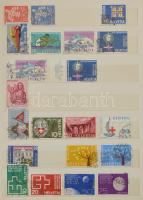 Svájc alapgyűjtemény, néhány száz bélyeg közepes 8 lapos berakóban