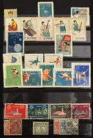 Érdekes, főleg tengerentúli tétel sok postatisztával, teljes sorokkal, 12 lapos közepes berakóban