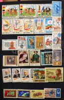 Romániából, a 70-80-as évekből származó kezdő gyermek amatőr gyűjtemény, rengeteg román és külföldi bélyeg sok rövid sorral, jól megrakott 3 db A/4 berakóban