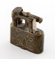 Régi bronz öngyújtó, h: 3,5 cm