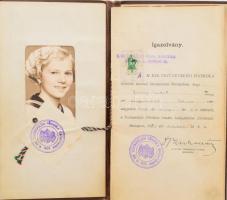 1936-1941 M. Kir. Testnevelési Főiskola fényképes leckekönyve, benne számos aláírással. Kopott, kiss...