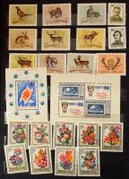 1965-1980 Gyűjtemény sok többletpéldánnyal (blokkok is) 3 db 12 vastag fekete lapos jó minőségű bera...