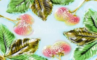 Körmöcbánya szecessziós epermintás süteményes készlet, kínáló és 6 darab tál, jelzett, mázsérüléssel...