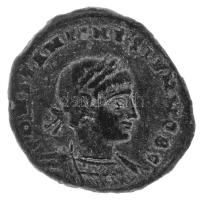Római Birodalom 329-330. II. Constantinus / Alexandria Follis (2,59g) T:XF Roman Empire 329-330. Constantine II / Alexandria Follis "DN CONSTANTINVS IVN NOB C / GLOR-IA EXERC-ITVS - SMALB" two soldiers standing facing each other, each holding a spear and shield, two standards between them (2,59g) C:XF RIC VII 184