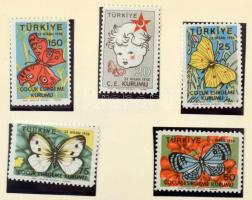 Törökország Vörös félhold kényszerfelár bélyegek gyűjtemény, kb 150 bélyeg albumban