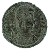 Római Birodalom 350. / II. Constantius / Siscia / AE2 bronz (4,40g) T:VF Roman Empire 350. / Constantius II / Siscia / AE2 bronze "DN CONSTAN-TIVS PF AVG - A / HOC SIG-NO VICTOR ERIS - III - ASIS crescent" Emperor, diademed and in military dress, standing facing, head left, holding standard with chi-rho banner in each hand, star above (4,40g) C:VF RIC VIII 301