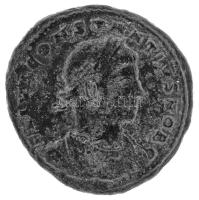 Római Birodalom 334-335. / II. Constantius / Aquileia / Follis bronz (2,28g) T:XF Roman Empire 334-335. / Constantius II / Aquileia / Follis bronze "FL IVL CONSTANTIVS NOB C / GLOR-IA EXERC-ITVS - dot ASIS dot" two soldiers standing, each holding spear and shield, two standards between them (2,28g) C:XF RIC VII 237