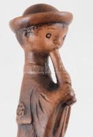Kovács Mária: Furulyázó. Jelzett, engóbozott, m: 17 cm
