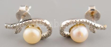 Ezüst (Ag) fülbevaló pár, gyönggyel, jelzett, bruttó 1,7g