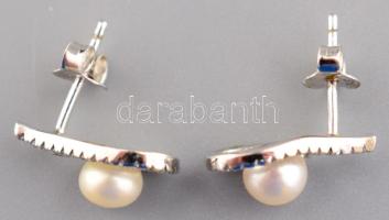 Ezüst (Ag) fülbevaló pár, gyönggyel, jelzett, bruttó 1,7g