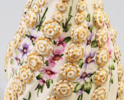 Díszes török porcelán dugós üveg alátét tállal, jelzett, m: 34 cm