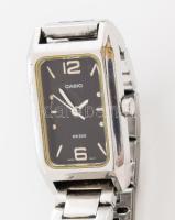Casio női karóra, kvarc, fém szíjjal, 30x18 mm