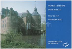 Hollandia 1997. 5c-5G (6xklf) + "Gelderland" emlékérem forgalmi sor karton dísztokban, fólia borítékban T:UNC Hollandia 1997. 5 Cents - 5 Gulden (6xdiff) + "Gelderland" commemorative coin, coin set in cardboard case, in foil envelope C:UNC