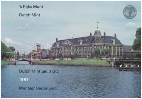 Hollandia 1987. 5c-2 1/2G (5xklf) forgalmi sor + "Rijks" emlékérem karton dísztokban T:UNC patina Netherlands 1987. 5 Cents - 2 1/2 Gulden (5xdiff) coin set + "Rijks" commemorative coin in cardboard case C:UNC patina