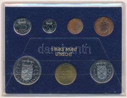 Hollandia 1978. 1c "Julianna" - 2 1/2G "Julianna" (6xklf) forgalmi sor műanyag tokban, pénzverdei zsetonnal T:UNC patina Netherlands 1978. 1 Cent "Julianna" - 2 1/2 Gulden "Julianna" (6xdiff) coin set in plastic case with mint jeton C:UNC patina