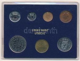 Hollandia 1979. 1c "Julianna" - 2 1/2G "Julianna" (6xklf) forgalmi sor műanyag tokban, pénzverdei zsetonnal T:UNC patina Netherlands 1979. 1 Cent "Julianna" - 2 1/2 Gulden "Julianna" (6xdiff) coin set in plastic case with mint jeton C:UNC patina