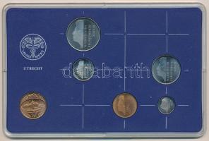 Hollandia 1985. 5c-2 1/2G (5xklf) forgalmi sor műanyag tokban, pénzverdei zsetonnal T:UNC Netherlands 1985. 5 Cent - 2 1/2 Gulden (5xdiff) coin set in plastic case and Coin Mint jeton C:UNC