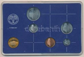 Hollandia 1986. 5c-2 1/2G (5xklf) forgalmi sor műanyag tokban, pénzverdei zsetonnal T:UNC Netherlands 1986. 5 Cent - 2 1/2 Gulden (5xdiff) coin set in plastic case and Coin Mint jeton C:UNC