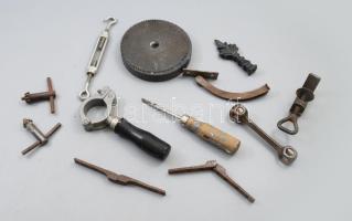 Doboznyi vegyes régi fém szerszám, alkatrész tétel.