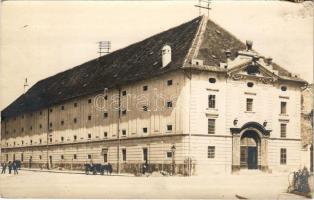 Pozsony, Pressburg, Bratislava; Schüttkasten / gabonaraktár, magtár / granary. photo (b)