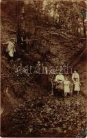 1921 Büdössár (Vámfalu, Vama); Büdössári forrás, kirándulók / spring source, hikers. photo (r)