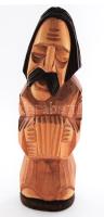 Zenélő férfi. Erdélyi faragott fa szobor, m: 30 cm