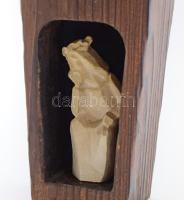 Csengővel és Jézus alakjával asztali fa kegytárgy, m: 27,5 cm