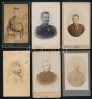cca 1860-1910 Katonaportrék, 6 db vizitkártya, különféle műtermekből (Divald Károly, Anner József, Schäffer Ármin, stb.), változó állapotban (közte sérült, foltos), 10,5x6,5 cm körül