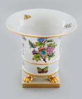 Herendi Viktória mintás oroszlánkörmös kaspó, jelzett, repedésvonallal, m: 18,5 cm