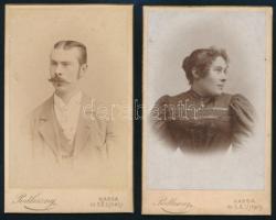 cca 1890-1900 Hölgy és úr portréi, 2 db vizitkártya Podleszny András (Kassa-Sátoraljaújhely) műterméből, az egyik érdekes, mintás verzóval, 10,5x6,5 cm