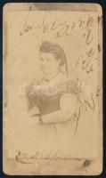 cca 1865 Hölgy (Farkas Imréné) portréja, vizitkártya Veress Ferenc (1832-1916) kolozsvári műterméből, a verzón a műterem képével, feliratozva, kissé viseltes, foltos, 10,5x6 cm