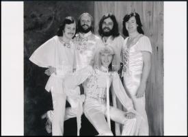 cca 1970 Omega együttes, 1 db modern nagyítás, jelzés nélkül, Pánczél György (1920-?) filmtörténész hagyatékából (film- és színházifotó gyűjteményéből), 15x21 cm