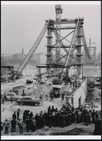 cca 1963 Az épülő új Erzsébet híd budai hídfője, 1 db modern nagyítás, jelzés nélkül, 21x15 cm