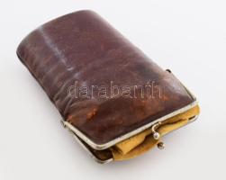 Antik utazó étkező készlet, bőr tokban, hiánnyal, 11x8 cm