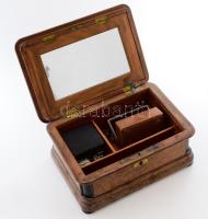 Art deco pipere dobozban minőségi bolha tétel, közte ezüst (Ag) medál, kegytárgy, stb., 26x18 cm