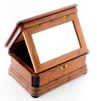 Art deco pipere dobozban minőségi bolha tétel, közte ezüst (Ag) medál, kegytárgy, stb., 26x18 cm