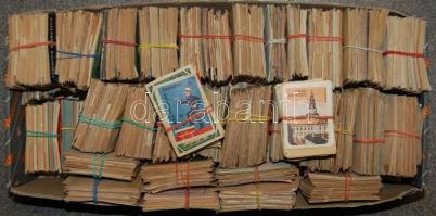 Több ezer darab vegyes külföldi gyufacímke sorozatonként kötegelve cipősdobozban / Mixed foreign match labels