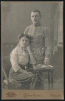 cca 1910 Katonatiszt és felesége portréja, kabinetfotó Lintner Ferenc szegedi műterméből, 16x10,5 cm