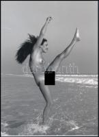 cca 1952 André de Dienes (korábban Ikafalvi-Dienes Andor György) (1913-1985) magyar - amerikai fotóriporter és fotóművész felvétele (Lendület), 1 db modern nagyítás, jelzés nélkül, 21x15 cm