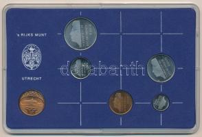 Hollandia 1984. 5c-2 1/2G (5xklf) forgalmi sor műanyag tokban, pénzverdei zsetonnal T:UNC Netherlands 1984. 5 Cent - 2 1/2 Gulden (5xdiff) coin set in plastic case and Coin Mint jeton C:UNC
