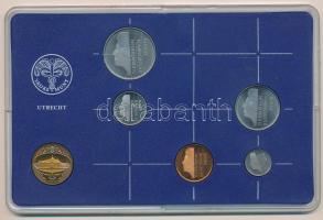 Hollandia 1986. 5c-2 1/2G (5xklf) forgalmi sor műanyag tokban, pénzverdei zsetonnal T:UNC Netherlands 1986. 5 Cent - 2 1/2 Gulden (5xdiff) coin set in plastic case and Coin Mint jeton C:UNC