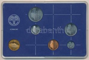 Hollandia 1986. 5c-2 1/2G (5xklf) forgalmi sor műanyag tokban, pénzverdei zsetonnal T:UNC Netherlands 1986. 5 Cent - 2 1/2 Gulden (5xdiff) coin set in plastic case and Coin Mint jeton C:UNC