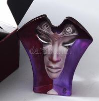 Mats Jonasson (svéd, 1945-): Ólomkristály asztaldísz a Maszk sorozatból, színezett, címkével és grav...