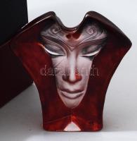 Mats Jonasson (svéd, 1945-): Ólomkristály asztaldísz a Maszk sorozatból, színezett, címkével és grav...