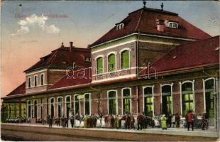 1915 Lipótvár, Újvároska, Leopoldov; Vasútállomás. G. Gy. Bpt. Glass &amp; Tuscher / railway station + "ODERBERG - GALÁNTA - BUDAPEST 362. D" vasúti mozgóposta bélyegző (fa)