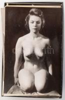 Egy doboznyi vegyes erotikus fotó, aktfotó, összesen kb. 70 db