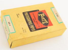 Egy doboznyi vegyes erotikus fotó, aktfotó, összesen kb. 70 db