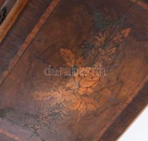 Intarzia berakásos díszdoboz, benne tükörrel, kopott, kulcs nélkül, 30x21x14 cm