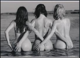 cca 1980 "Tipi-tapi, popó-fogó játék", szolidan erotikus felvétel, 1 db modern nagyítás, j...