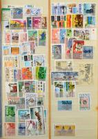 Vasút motívum gyűjtemény összeállításához összeszedett rengeteg régi és modern bélyeg, sorok, blokko...